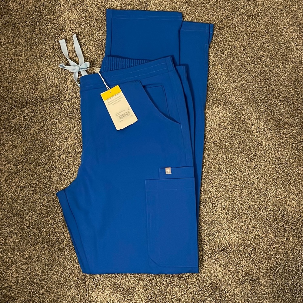 NWT women’s medium tall figs scrub bottoms straight leg